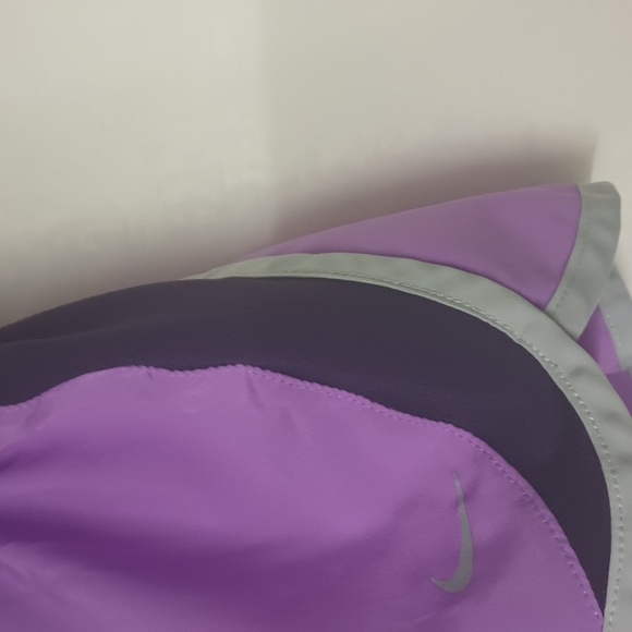 Nike - Picture 2 of 7